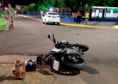 IVINHEMA: Acidente é registrado entre carro e moto na Avenida Brasil