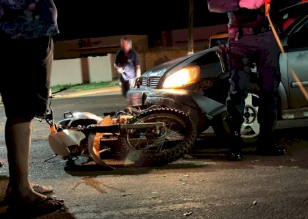 IVINHEMA: Acidente entre carro e moto deixa dois adolescentes feridos