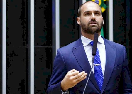 ‘Nunca teve carteira assinada’: vereadores aprovam moção de repúdio a Eduardo Bolsonaro