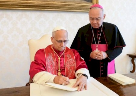 Papa Leão XIV retoma trabalho de Francisco e publica sua primeira exortação apostólica