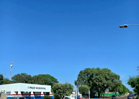 Quinta-feira (20/11/2025) com sol e calor em Angélica