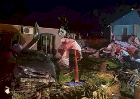 Tornado causa destruição, deixa 6 mortos e mais de 430 feridos no Paraná