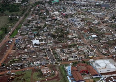 Paraná decreta calamidade pública após tornado destruir cidade