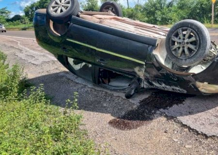 Três pessoas ficam feridas em acidente na BR-262, próximo a Miranda