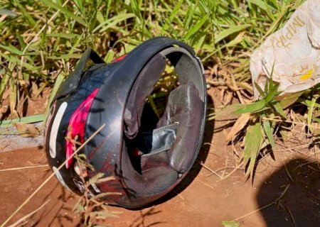 Motociclista morre após perder controle e bater em árvore em Campo Grande
