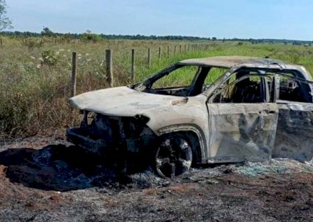 Corpo carbonizado é encontrado dentro de caminhonete incendiada na fronteira