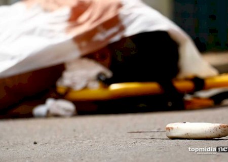 Jovem é morto durante briga de bar e outro é executado em Iguatemi