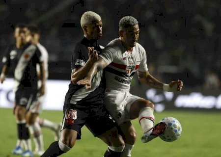 Vasco vira sobre o S&atilde;o Paulo no fim, encerra jejum e sobe na tabela