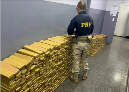 Traficante capota veículo com quase uma tonelada de maconha ao fugir da PRF em Sidrolândia