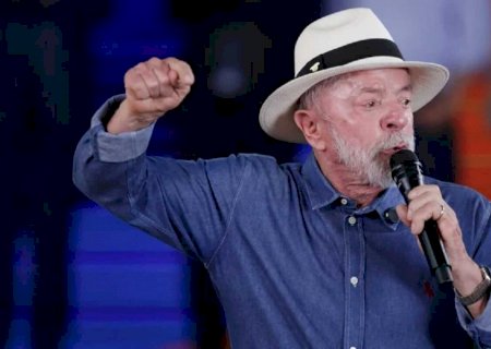 Lula diz em congresso do PT que 'não corre atrás de adversário'