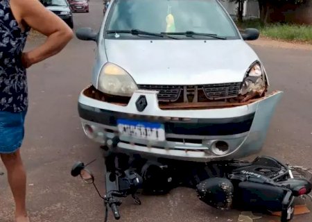 Dois jovens ficam feridos após colisão com carro em Nova Andradida