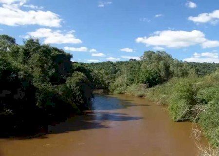 Homem tenta soltar rede de pesca e morre afogado em represa de Ribas do Rio Pardo