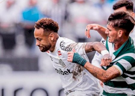 Neymar leva cart&atilde;o amarelo ap&oacute;s erro em substitui&ccedil;&atilde;o na derrota do Santos