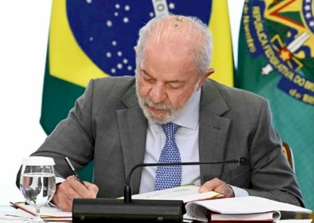Lula sanciona piso salarial para professores da educação básica