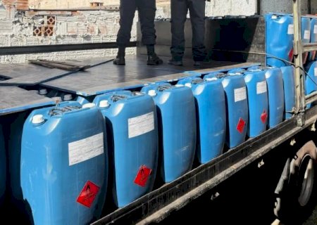 Receita apreende insumo suficiente para produzir 22 toneladas de coca&iacute;na