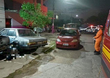 Homem de 50 anos é morto a tiros no meio da rua