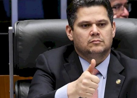 Alcolumbre sugere “melhorar' 6x1 e quer passar PEC por comissões