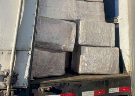Motorista &eacute; flagrado com 1 tonelada de maconha escondida em carga de cerveja
