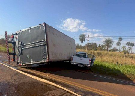 Batida entre caminhão e caminhonete deixa três feridos na MS-162, em Maracaju