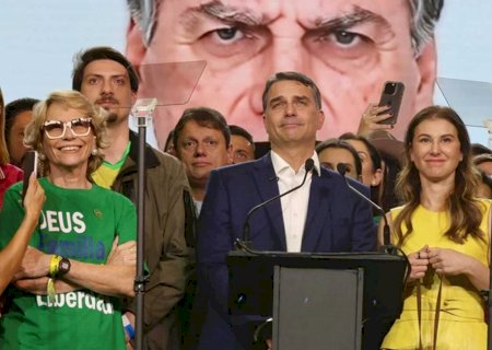 Resposta de Bolsonaro sobre IA cria dilema para campanha de Flávio