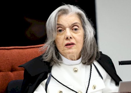 Democracia está nas mãos do povo, não em palácios, diz Cármen Lúcia