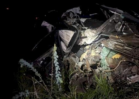 Empres&aacute;ria de Navira&iacute; morre ap&oacute;s bater carro na traseira de carreta