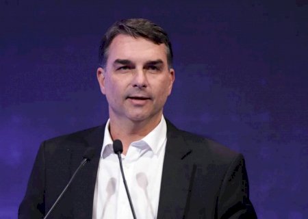 Flávio diz aos EUA que tarifaço de 25% daria 'vitória política' a Lula