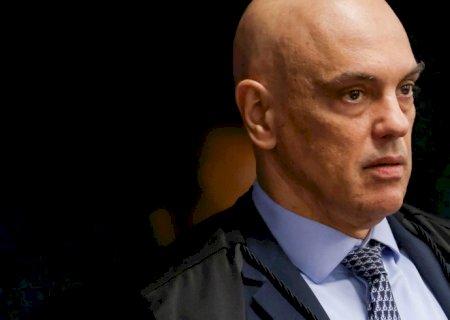 Moraes volta a pedir que PGR se manifeste sobre arma de Bolsonaro