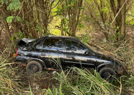 Motorista perde controle, sai da pista e é socorrido na MS-134 entre Batayporã e Nova Andradina