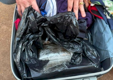 Passageiro foge de fiscalização em rodoviária e acaba preso com haxixe