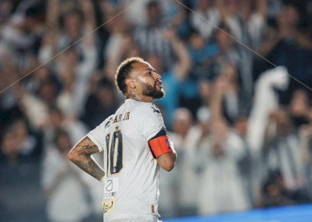 Neymar brilha com dois gols, mas Santos vacila e s&oacute; empata