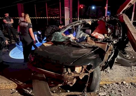 Jovem morre após bater carro em poste em Amambai