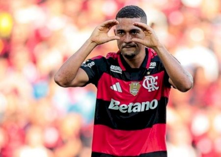 Samuel Lino faz 2 gols, Flamengo bate Botafogo e encosta no Palmeiras
