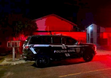 Jovem &eacute; executado com 7 tiros na porta de casa em Jardim