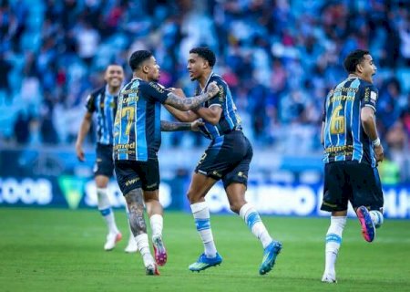 Gr&ecirc;mio vira sobre S&atilde;o Paulo com gol de falta e deixa zona de rebaixamento