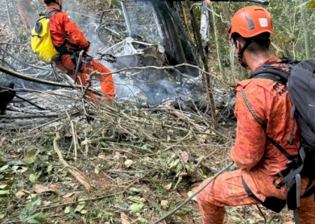 Quatro pessoas morrem em queda de helicóptero no Rio de Janeiro