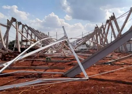 Duas pessoas morrem após estrutura desabar em obra de mercado