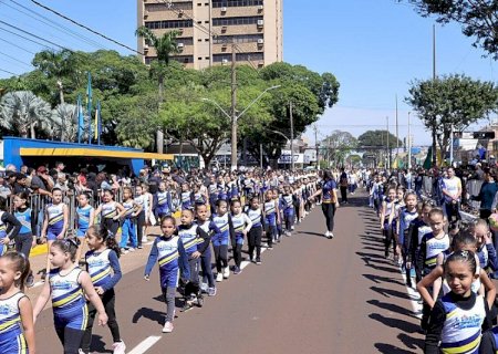 Cerca de 30 mil pessoas acompanham desfile cívico-militar de 7 de Setembro em Dourados