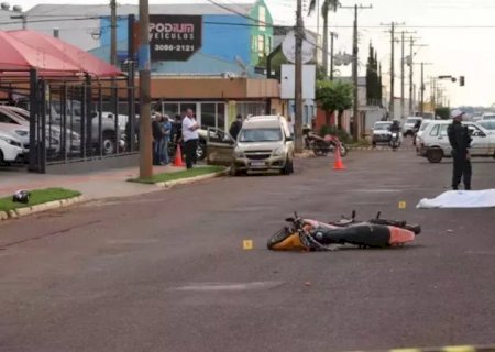 Motociclista morre após bater contra canteiro e ser lançado contra árvore em MS