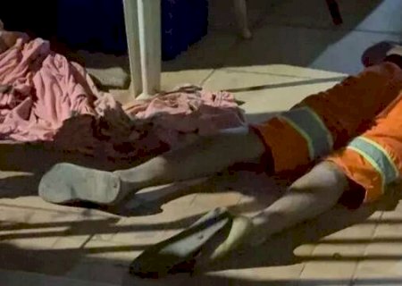 Homem é executado a tiros na varanda de casa e atirador foge de moto