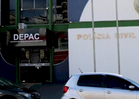 Ladr&atilde;o entra em garagem, leva Corolla e abandona outro carro na rua