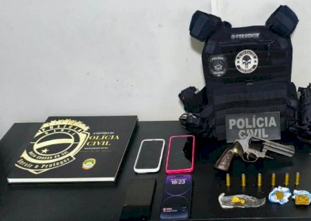 Polícia Civil prende mulher e comparsa por tráfico de drogas e apreende arma de fogo de uso restrito em Santa Rita do Pardo