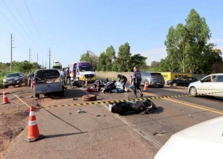 Acidente entre camionete e motocicletas deixa um morto na BR-163