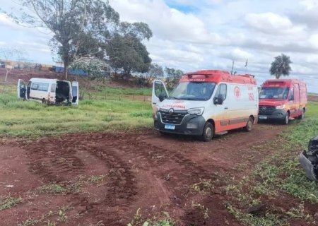 Suspeito de furtar SW4 provoca acidente com van que levava 17 pacientes em Sidrolândia
