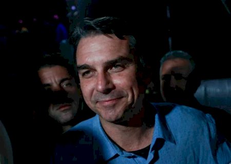 Plano de Flávio Bolsonaro prevê corte em subsídios da luz e coloca incentivo à energia solar na mira