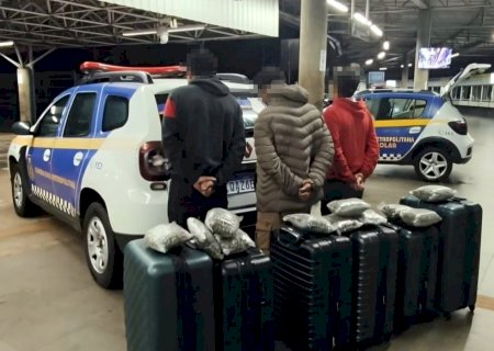 Trio é detido com quase 100 quilos de maconha em malas na rodoviária de Campo Grande